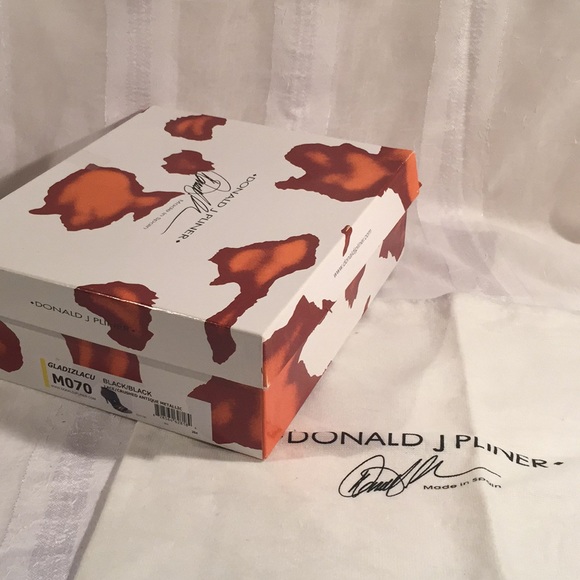 Almost New DONALD PLINER Leather Lace Bootie - Picture 7 of 8